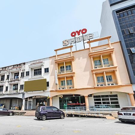 Oyo 44103 8 Hotel Nilai Exterior photo