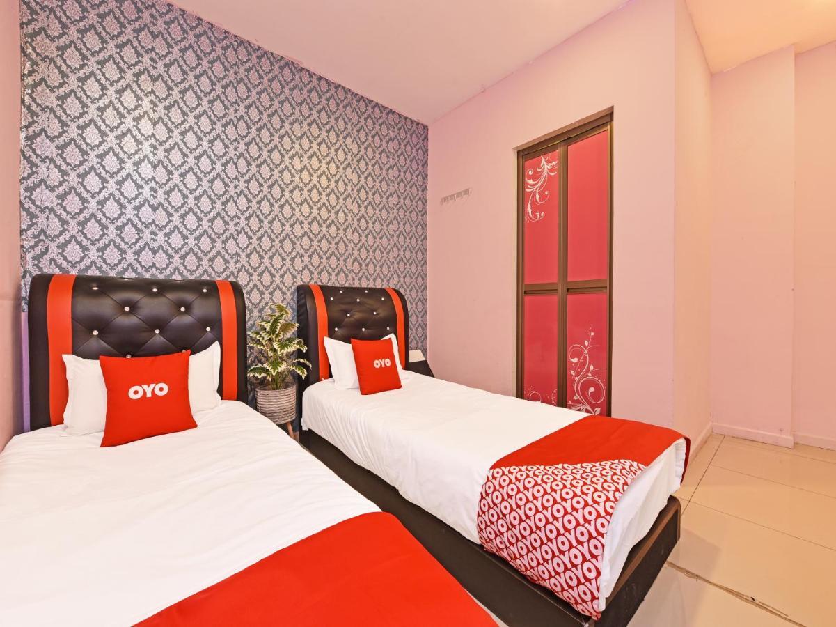 Oyo 44103 8 Hotel Nilai Exterior photo